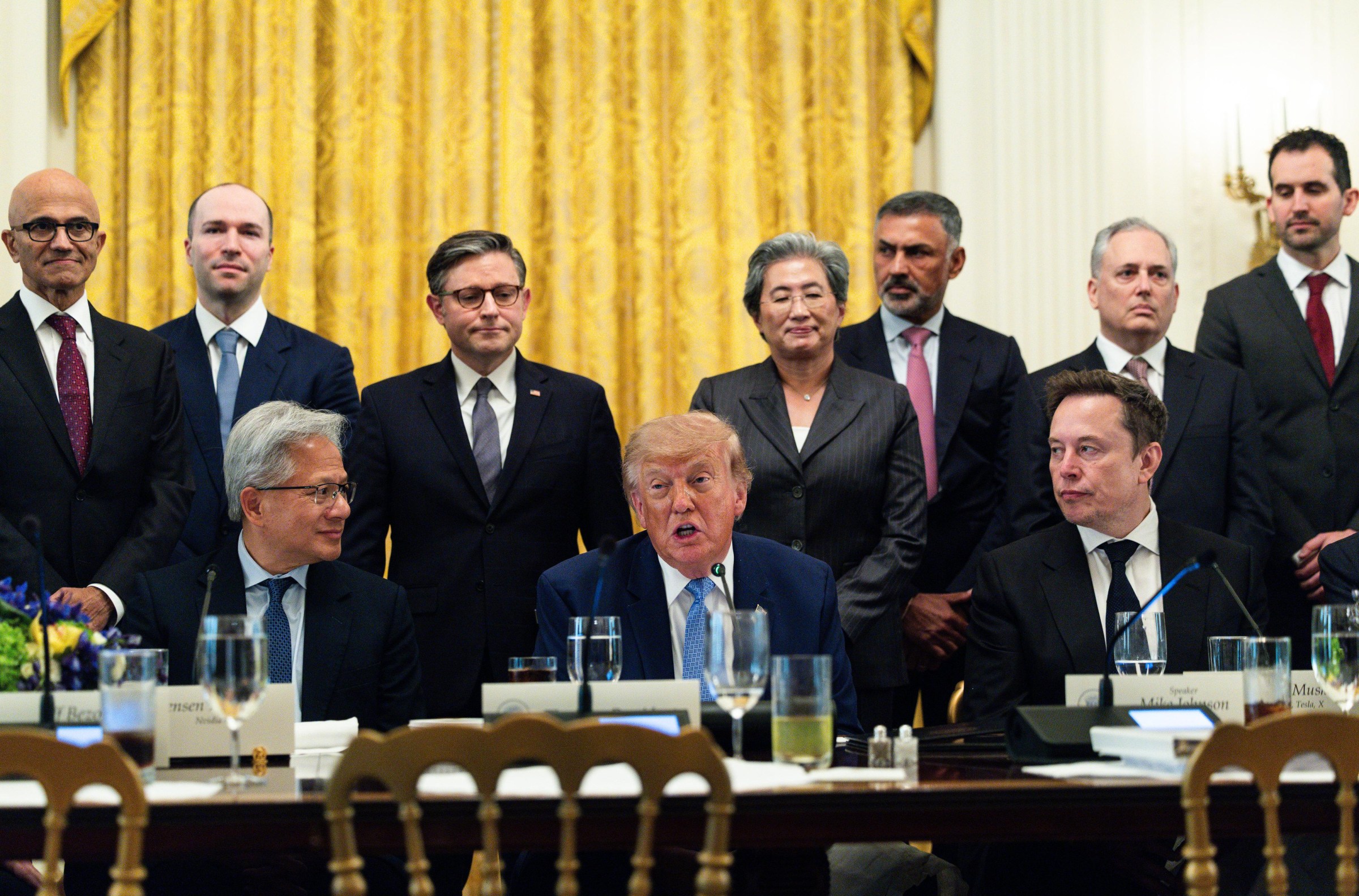 Trump Hosts Silicon Valley Chiefs For Summit On AI Safety Risks